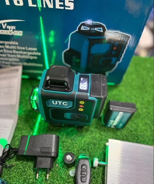 Livella laser autolivellante che proietta linee verdi a 360 gradi in una stanza